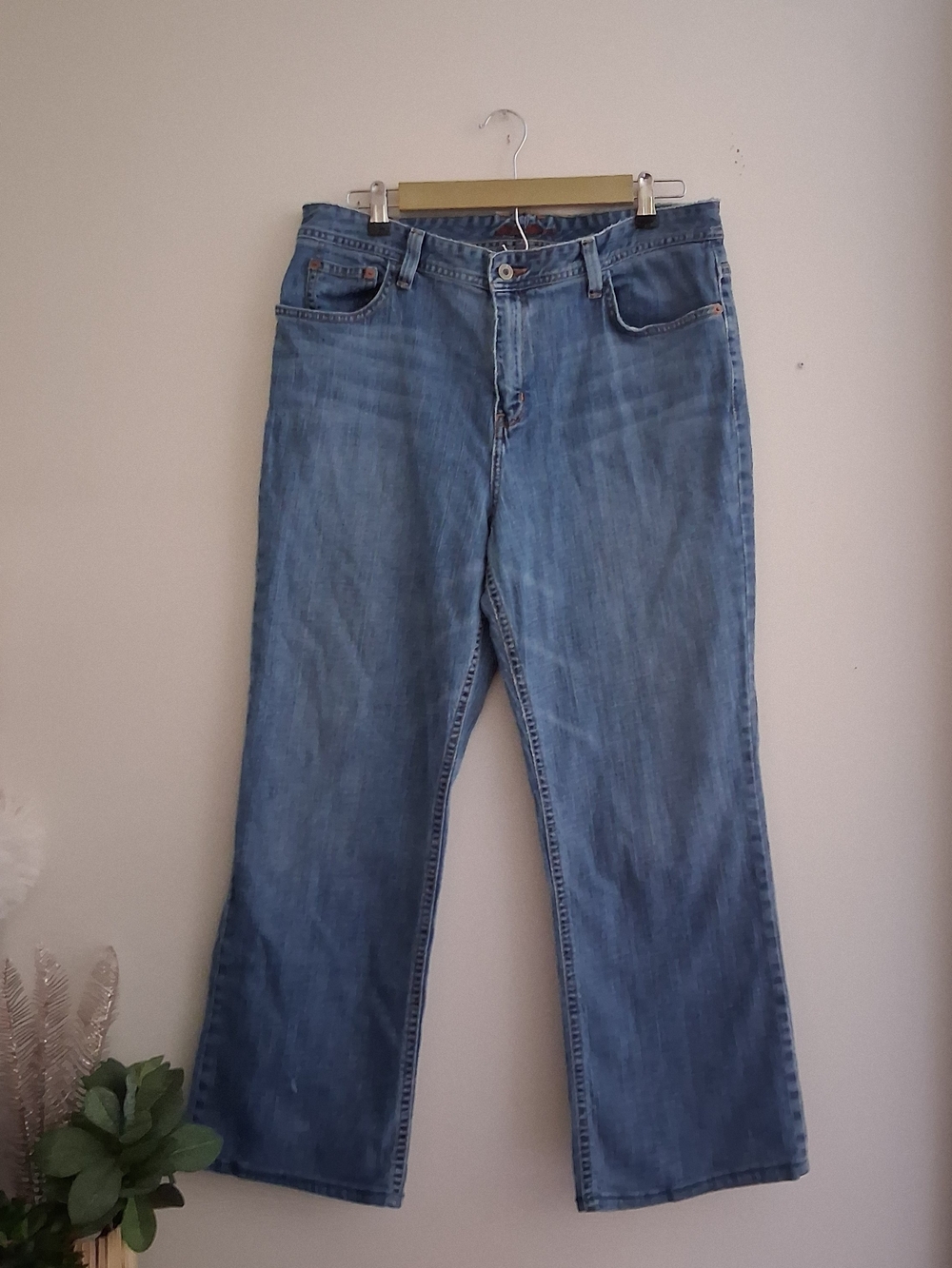Eddie Bauer Vintage  Womans Relaxed ,wide Leg Light Blue Denim Jeans